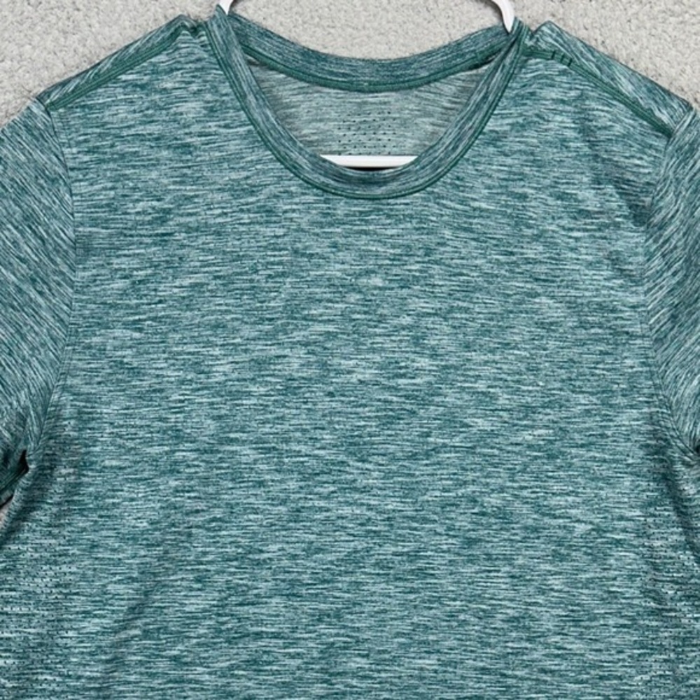 Lululemon Men Metal Vent Tech T-Shirt Medium Green Gym Workout Tee Logo Athletic